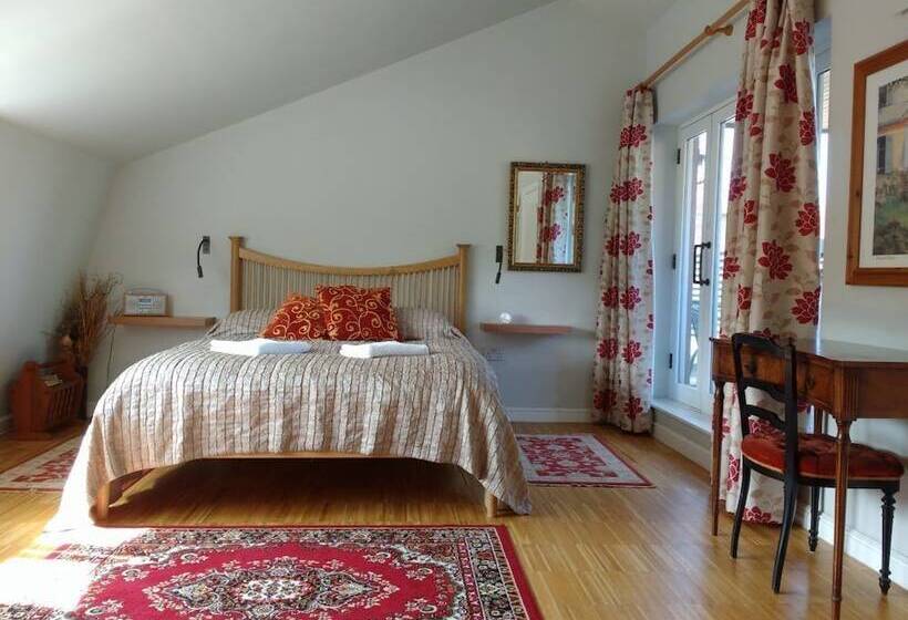 חדר פנטהאוז, Temple Lodge Club