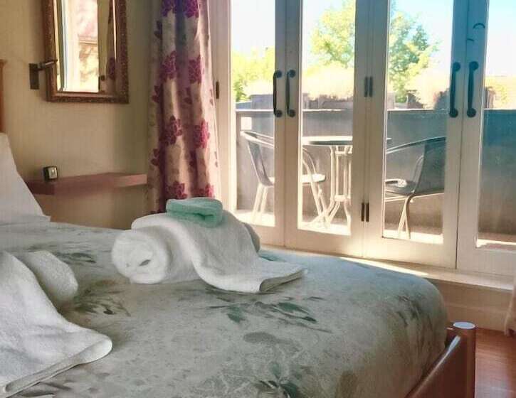 חדר פנטהאוז, Temple Lodge Club