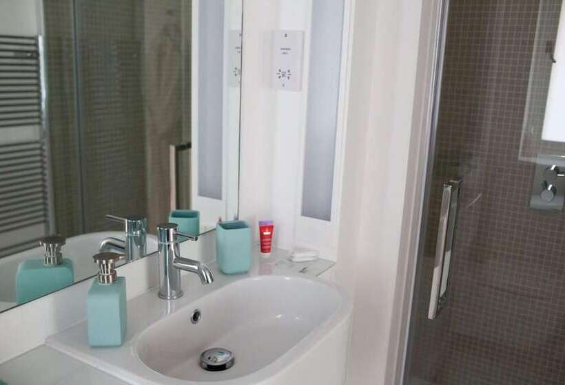 חדר פנטהאוז, Temple Lodge Club