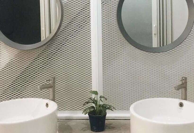 اتاق خانوادگی, Local Time Bangkok   Hostel