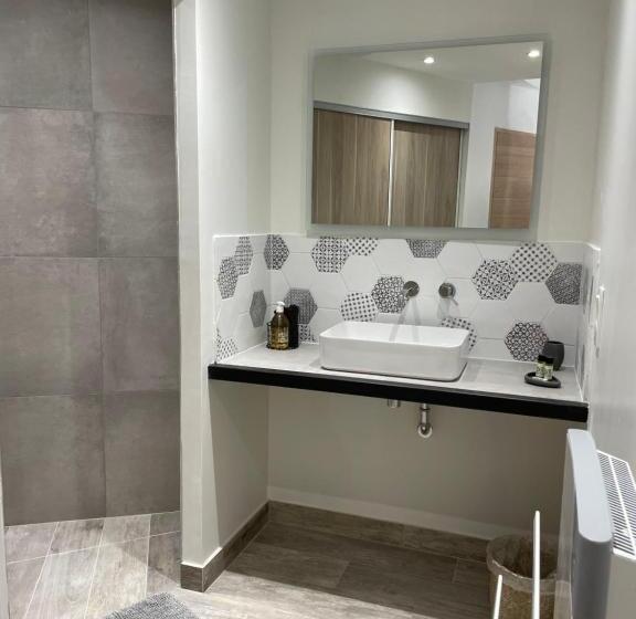 מיטת קינג בסוויטה, Mas La Chêneraie Lourmarin   Au Calme, à 10 Mn Du Centre Ville à Pied