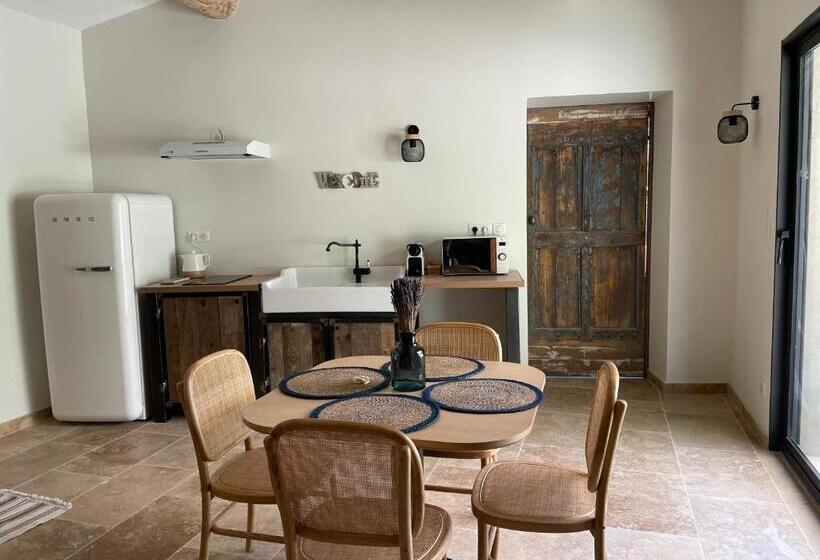 מיטת קינג בסוויטה, Mas La Chêneraie Lourmarin   Au Calme, à 10 Mn Du Centre Ville à Pied