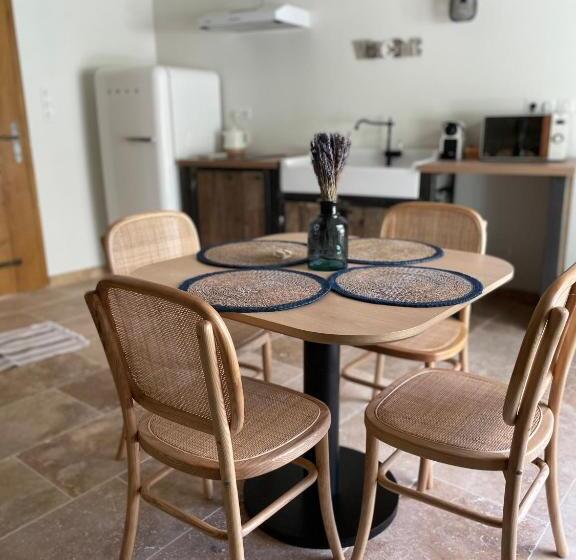 מיטת קינג בסוויטה, Mas La Chêneraie Lourmarin   Au Calme, à 10 Mn Du Centre Ville à Pied