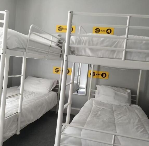 Четырехместный номер эконом класса с общей ванной комнатой, Citi Hotel Aberdeen