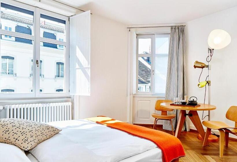 Номер Стандарт, Consum Boutique