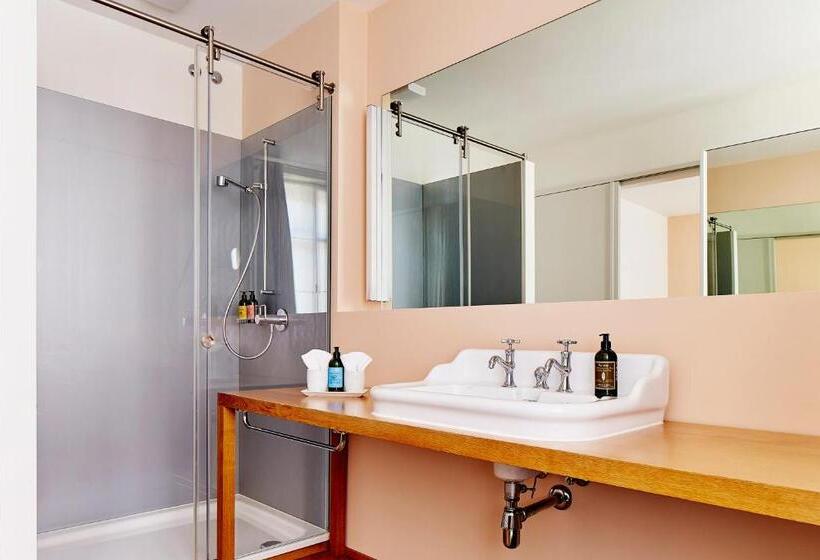 Номер Стандарт, Consum Boutique