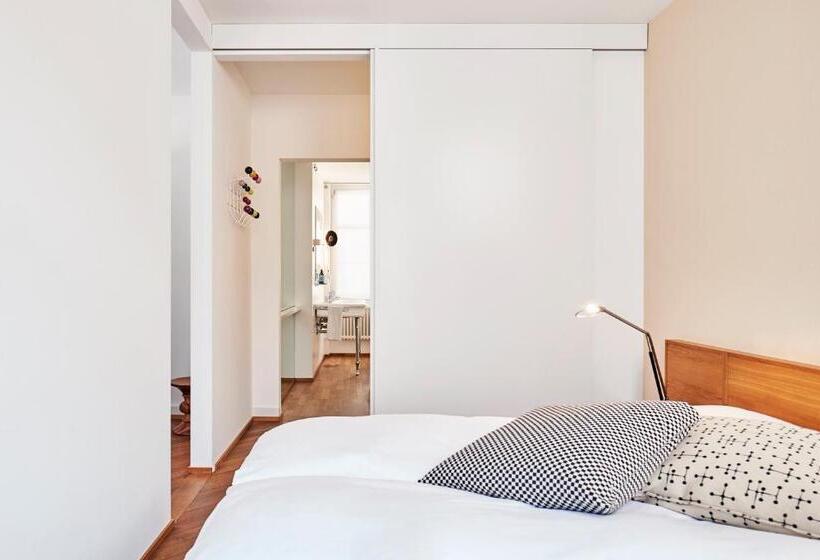 Студия Superior, Consum Boutique