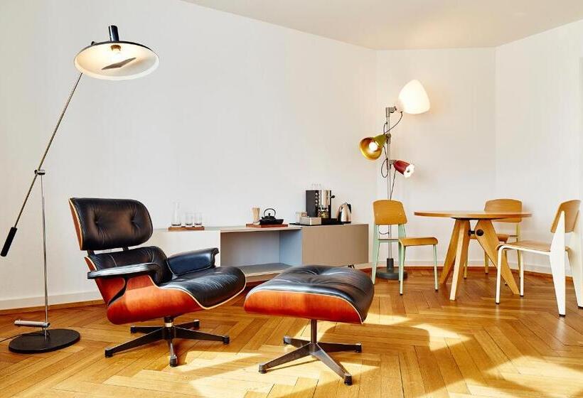 Студия Superior, Consum Boutique