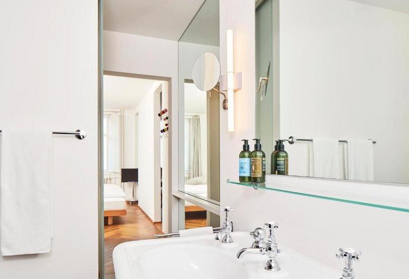 Студия Superior, Consum Boutique