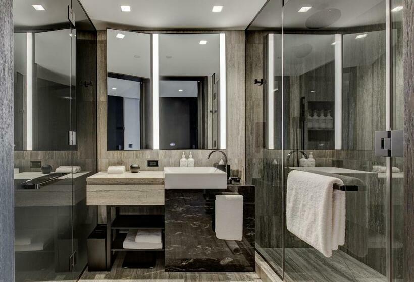 اتاق لوکس با تخت بزرگ, Equinox Hotel Hudson Yards New York City