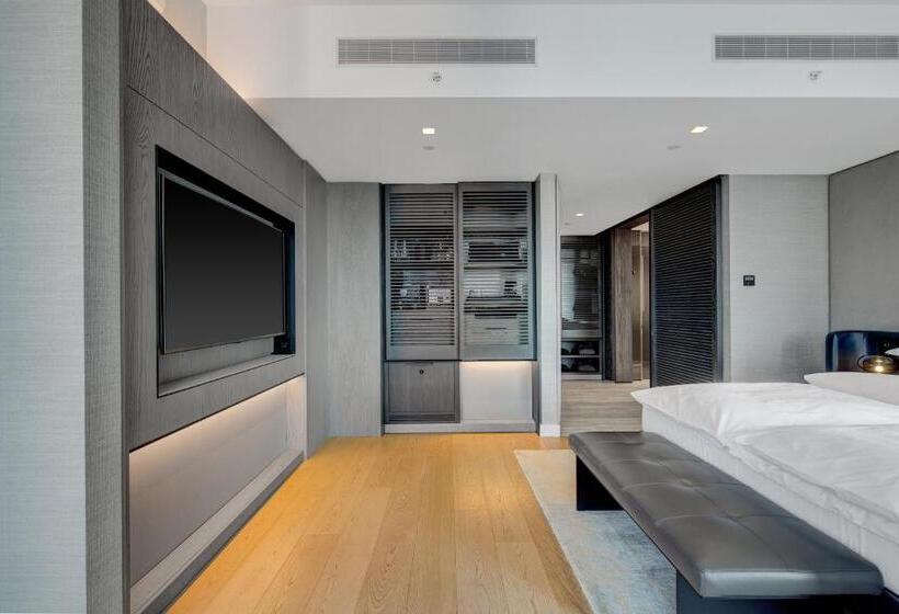 اتاق دلوکس با تخت کینگ و چشم‌انداز, Equinox Hotel Hudson Yards New York City
