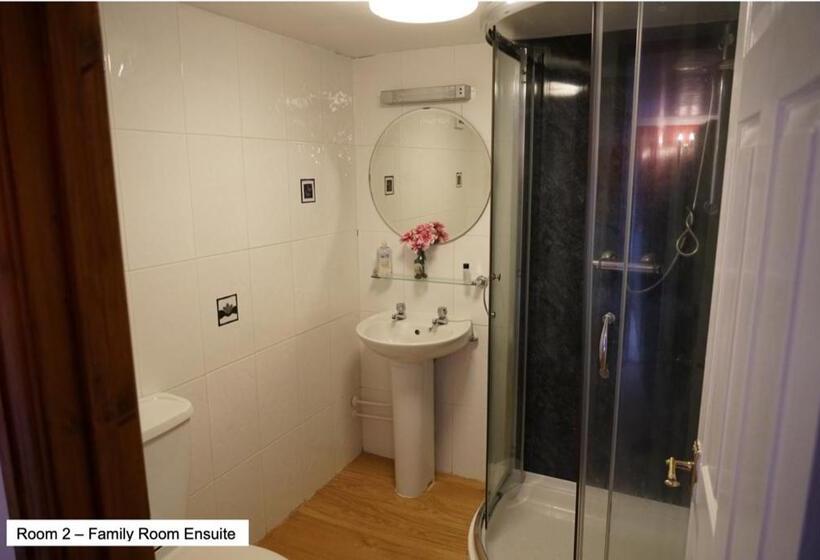 غرفة عائلية, Pentre Riding Stables