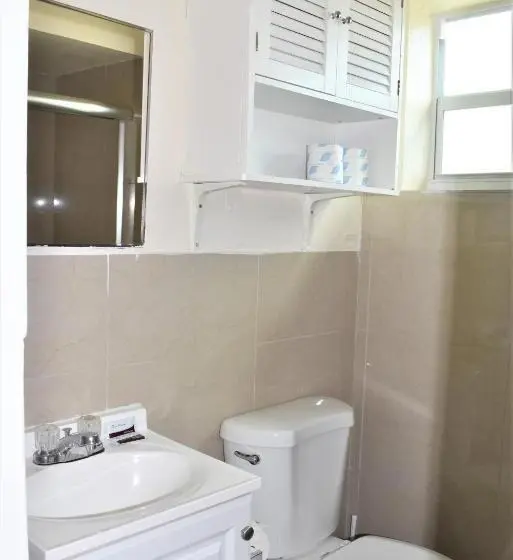 استودیوی استاندارد, Golden Sand Oceanfront
