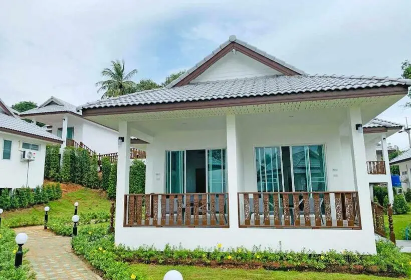اتاق لوکس با بالکن و چشم‌انداز دریا, Horizon Beach Resort Koh Jum