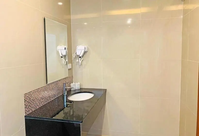 اتاق لوکس با بالکن و چشم‌انداز دریا, Horizon Beach Resort Koh Jum