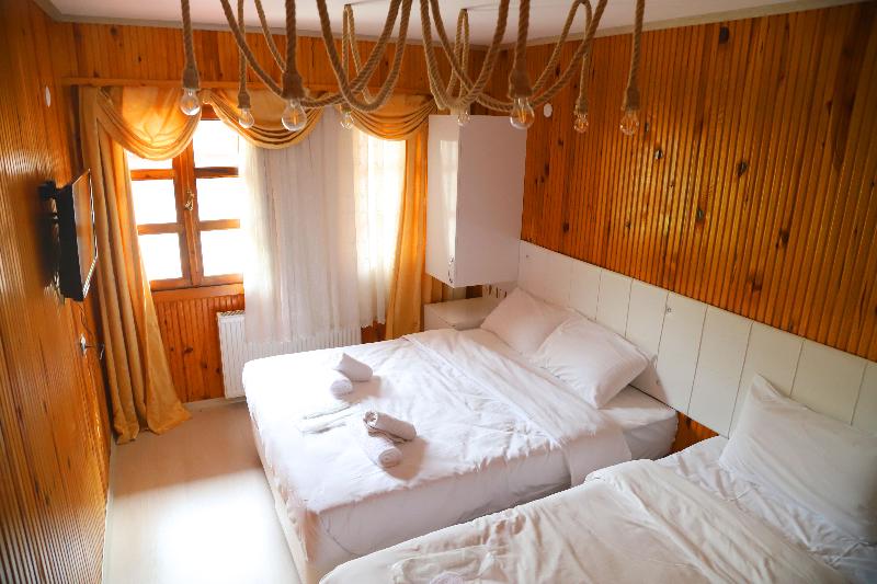 اتاق استاندارد سه نفره, Sumela Holiday