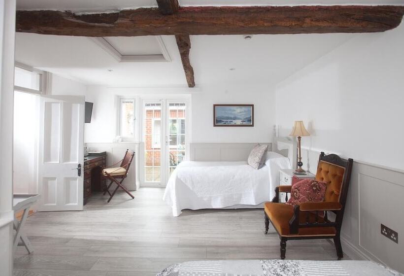 Семейный Номер, The Old House Guest House