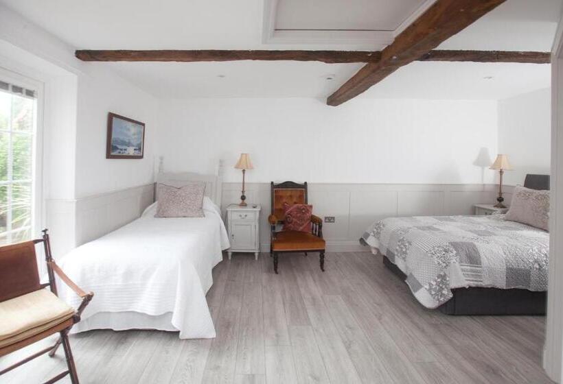 Семейный Номер, The Old House Guest House