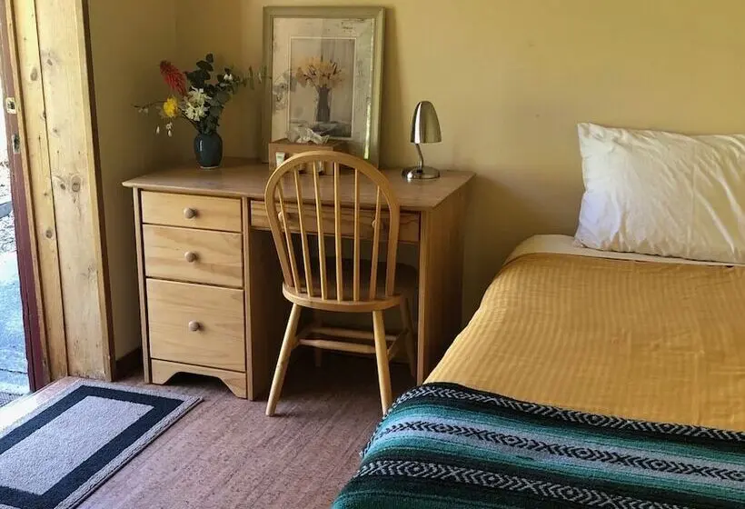 バスルーム共有のシングルスタンダード, Heartwood Mountain Sanctuary