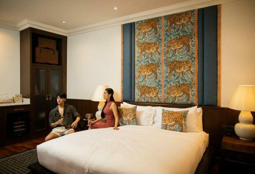 Полулюкс, The Bridge An Eclectic Luxotel