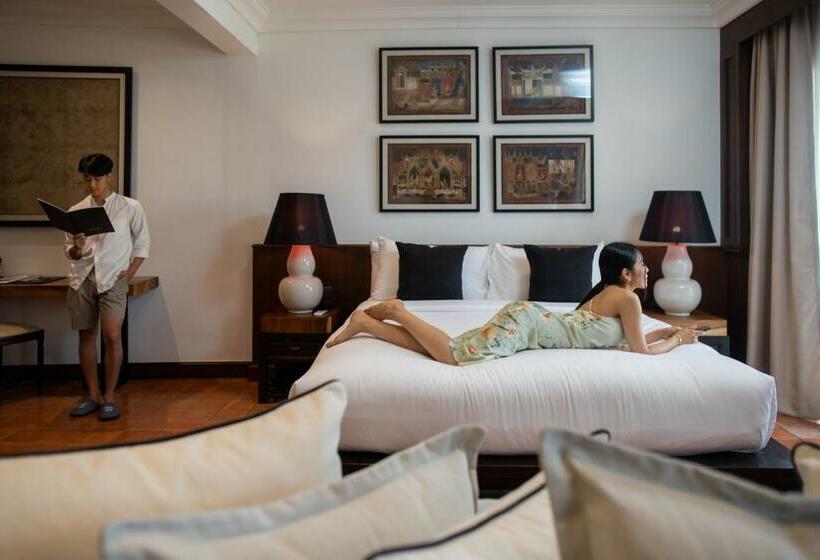 Президентский Люкс, The Bridge An Eclectic Luxotel