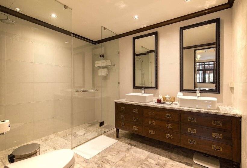 Президентский Люкс, The Bridge An Eclectic Luxotel