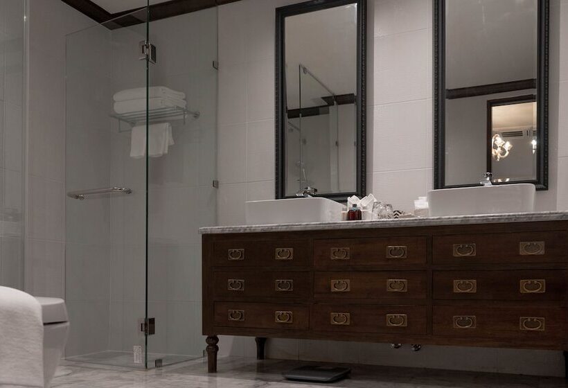 Президентский Люкс, The Bridge An Eclectic Luxotel