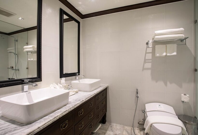 Президентский Люкс, The Bridge An Eclectic Luxotel