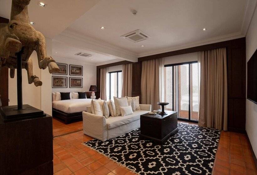 Президентский Люкс, The Bridge An Eclectic Luxotel