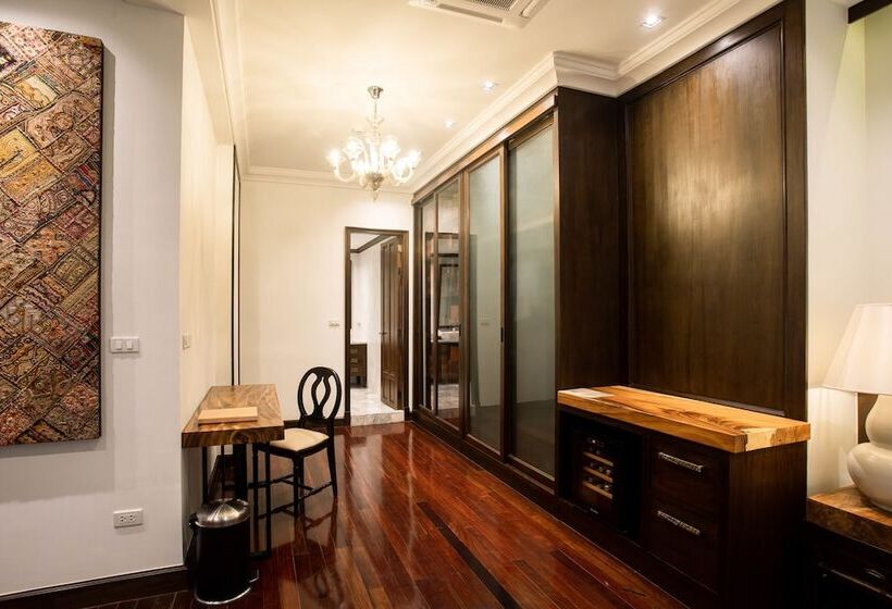 Президентский Люкс, The Bridge An Eclectic Luxotel