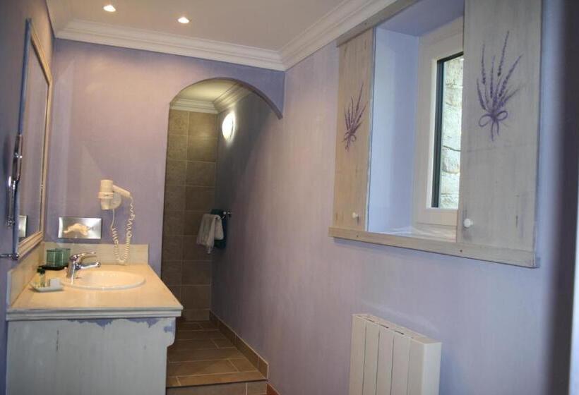 اتاق استاندارد سه تخته با چشمانداز باغ, Le Mas Vigneron