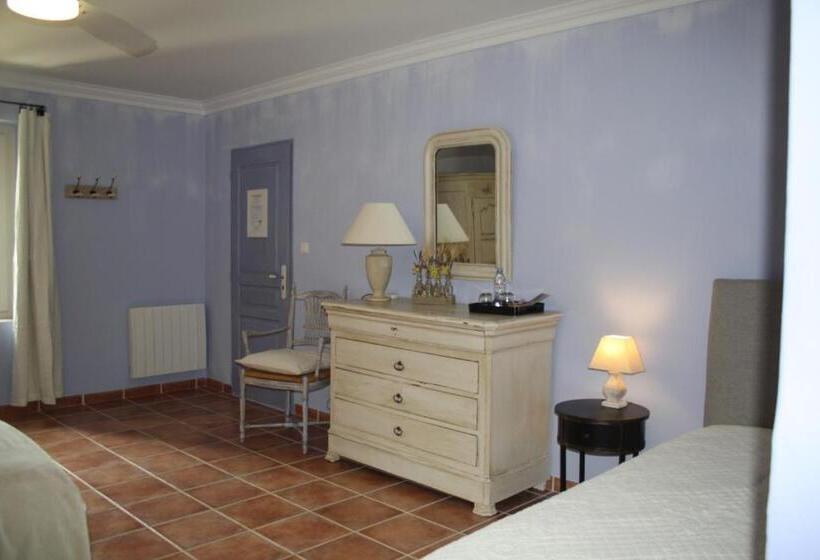 اتاق استاندارد سه تخته با چشمانداز باغ, Le Mas Vigneron