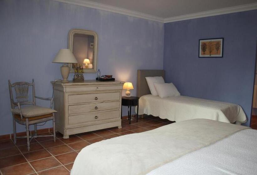 اتاق استاندارد سه تخته با چشمانداز باغ, Le Mas Vigneron