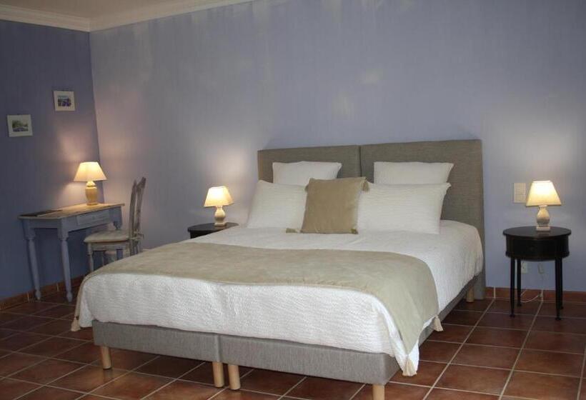 اتاق استاندارد سه تخته با چشمانداز باغ, Le Mas Vigneron