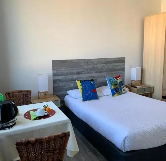キングサイズベッドのスタンダードルーム, Hôtel Restaurant La Plage