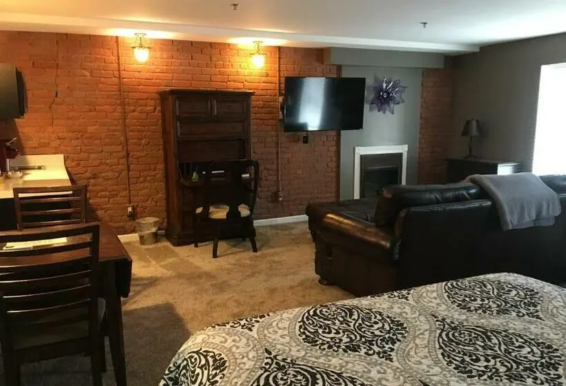デラックススタジオ, Lodging At The Gaffer Inn
