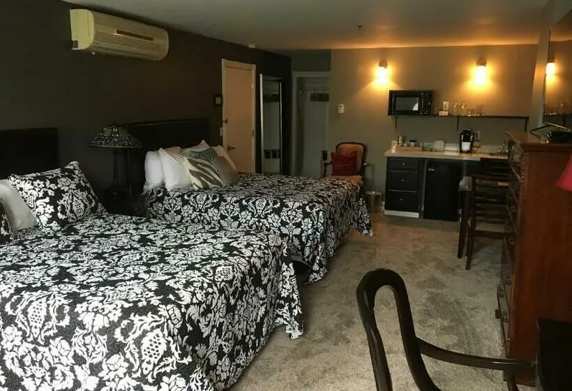 スタンダードスタジオ, Lodging At The Gaffer Inn