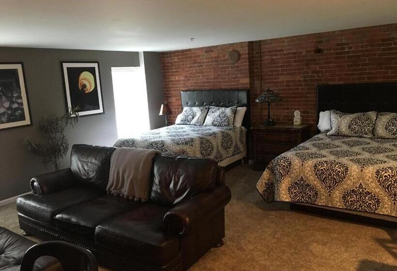 デラックススタジオ, Lodging At The Gaffer Inn