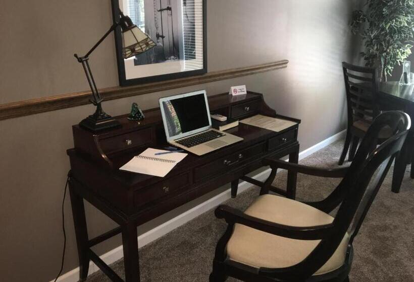 Люкс Вид на Город, Lodging At The Gaffer Inn