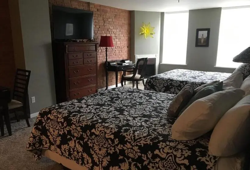スタンダードスタジオ, Lodging At The Gaffer Inn