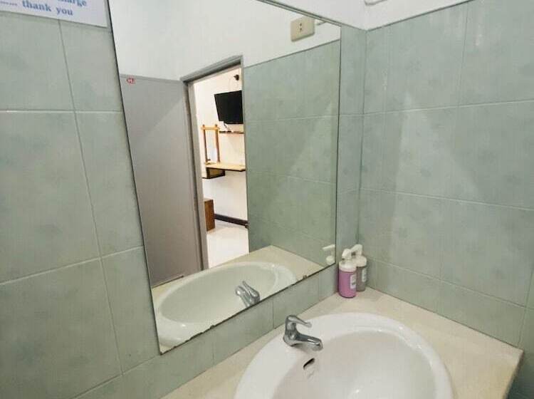 غرفة قياسية, The Stamp