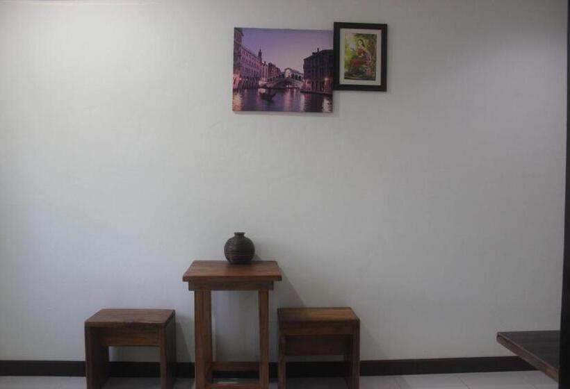 غرفة قياسية, The Stamp