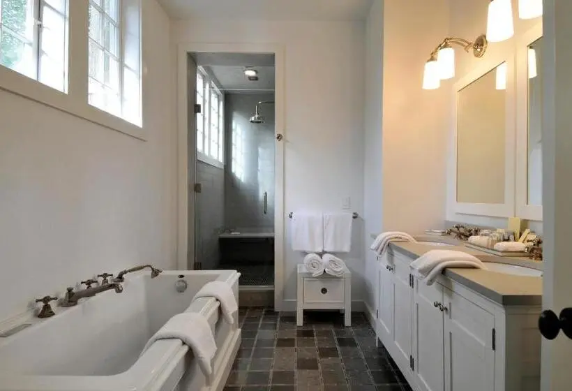 اتاق استاندارد با تخت بزرگ, The Baker House 1650