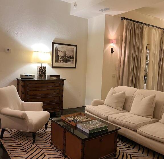 غرفة قياسية سرير كينج, The Baker House 1650