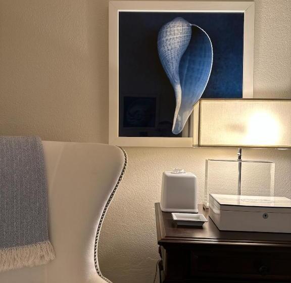 غرفة قياسية مطلّة علي حمام السباحة, The Baker House 1650