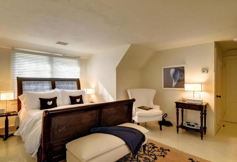 غرفة قياسية مطلّة علي حمام السباحة, The Baker House 1650