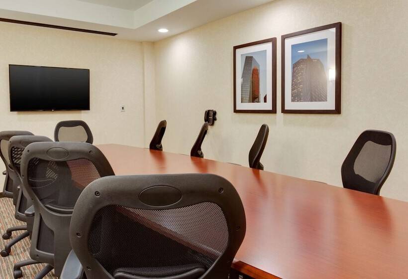 سوییت, Drury Inn & Suites Charlotte Arrowood