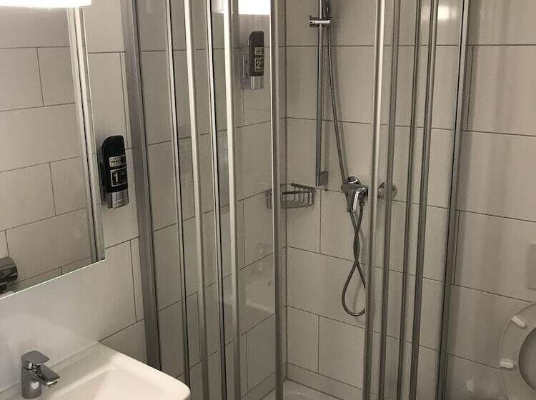 اتاق خانوادگی, Gasthaus 210