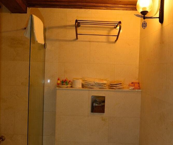 اتاق خانوادگی, Caftan Cave Suites