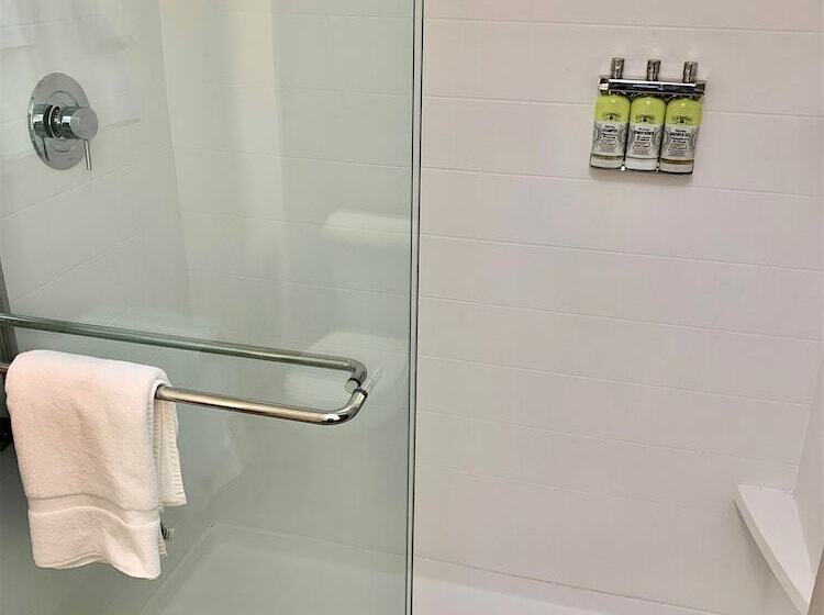 Люкс Адаптированный для Инвалидов, Holiday Inn Express & Suites Wilmington West Medical Park, An Ihg